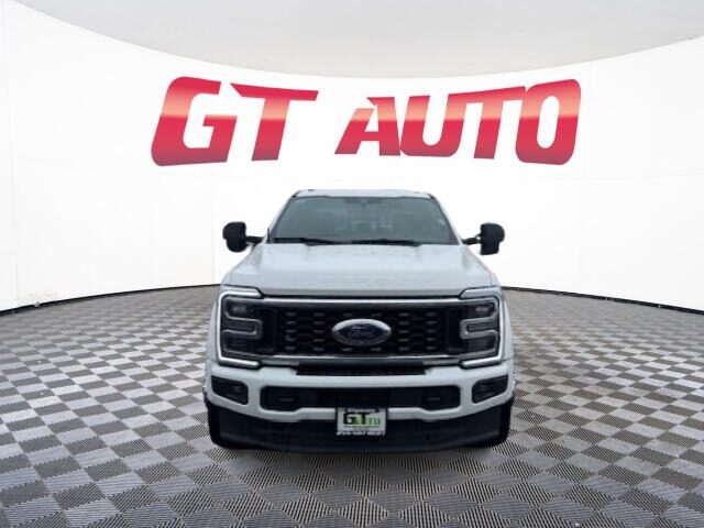 2025 Ford F-450 Super Duty Platinum Image 2