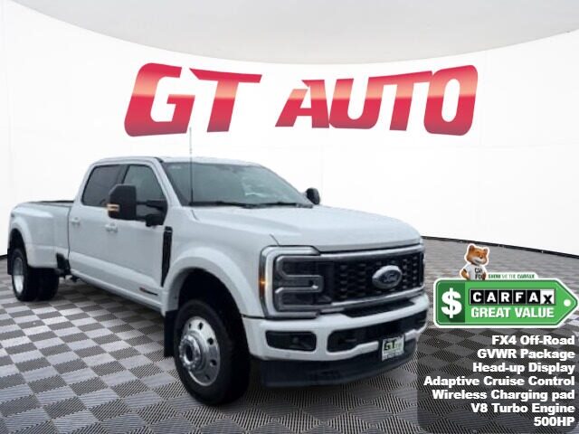 2025 Ford F-450 Super Duty Platinum Image 1