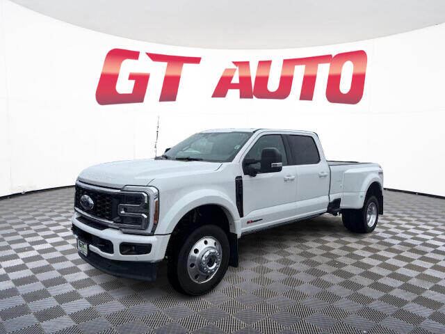 2025 Ford F-450 Super Duty Platinum Image 3