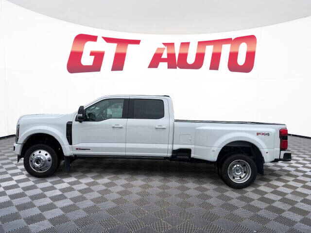 2025 Ford F-450 Super Duty Platinum Image 4
