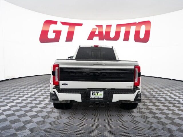 2025 Ford F-450 Super Duty Platinum Image 6