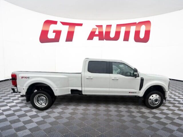 2025 Ford F-450 Super Duty Platinum Image 8