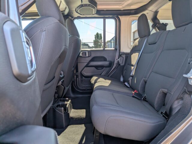 2021 Jeep Wrangler Unlimited Sahara Image 6