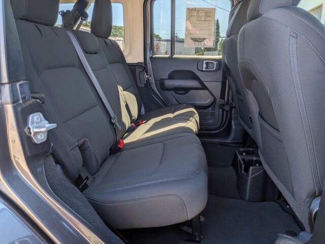 2021 Jeep Wrangler Unlimited Sahara Image 8
